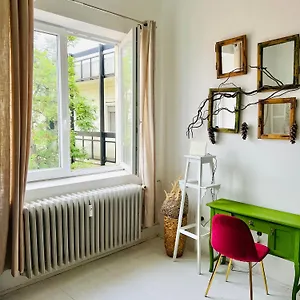 Stylish Delight In Downtown Of Apartman Debrecen